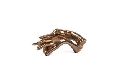 Yves LOHE (né en 1947). "Mains enlacées", sculpture en bronz…