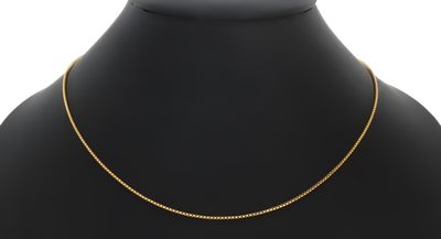 un collier à chaîne en or sur un mannequin mannequin mannequin mannequin mannequin mannequin mannequin mannequin mannequin mannequin