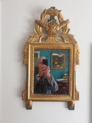 Deux miroirs : 1 de style Louis XVI autre à baguette doré, H…