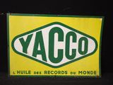 panneau jaune et vert sur lequel figure le mot « yacco »