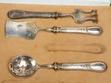 four spoons and two spoon spoons in a box