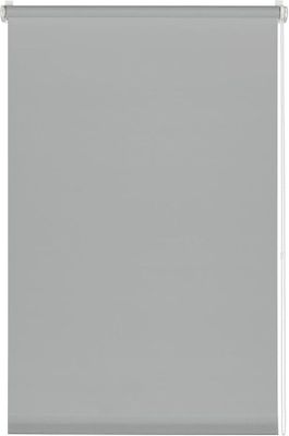 un store enrouleur gris accroché à un mur blanc