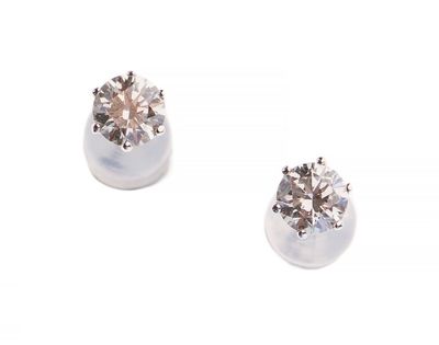 paire de boucles d'oreilles à clous en perles et diamants