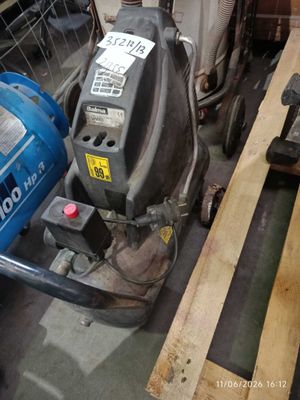a blue machine that is sitting on the floor
