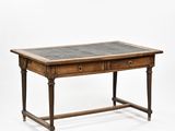 une vieille table en bois avec deux tiroirs et un plateau en marbre