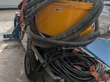 l'image d'une machine installée dans un garage