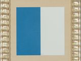 l'image d'un tableau représentant un carré bleu et blanc dans un cadre doré