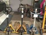 de nombreux types de machines différents dans un garage
