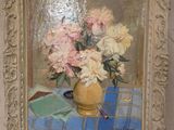 tableau représentant un vase de fleurs posé sur une table, à côté d'un livre