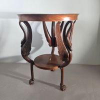 Guéridon ou table de salon en acajou.