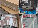 plusieurs photos différentes d'une boîte contenant quelques objets