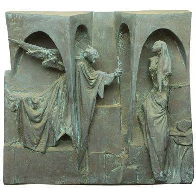 une statue représentant un homme tenant un bâton et une femme tenant une épée
