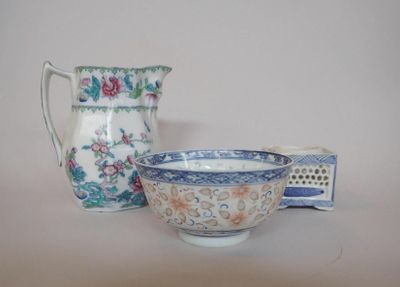 Chine, Lot comprenant un petit encrier en porcelaine ajourée… - Photo 1