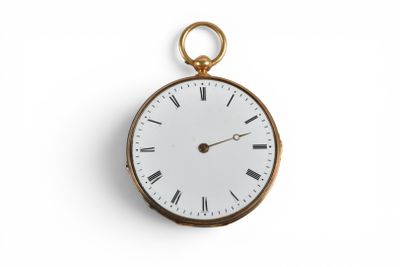 une montre de poche en or avec des chiffres romains sur le cadran