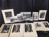 une série de vieilles photographies en noir et blanc représentant des hommes et des femmes