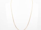 un collier à chaîne en or sur un mannequin mannequin mannequin mannequin mannequin mannequin mannequin mannequin mannequin mannequin