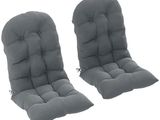 une paire de coussins de chaise rembourrés gris, munis de liens de chaque côté