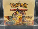 gros plan d'une boîte de cartes pokemon sur une table
