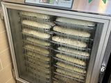 une image représentant une machine contenant de la nourriture