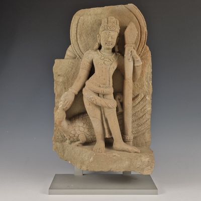 INDE XEME SIECLE Fragment de haut-relief en grès rose, Skand…