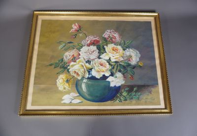 une peinture de fleurs dans un vase bleu sur une table