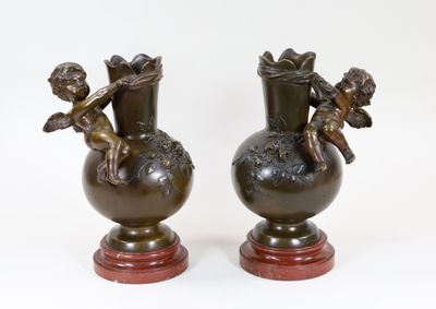 MOREAU Louis (1834-1917), paire de VASES en bronze patiné à …