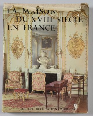 une image représentant un livre avec une photo d'un salon
