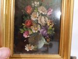 une photo d'un tableau de fleurs dans un cadre doré