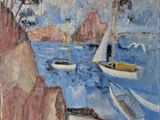 une peinture à l'huile représentant des bateaux sur un plan d'eau près d'une falaise