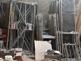 une pièce contenant de nombreux types de matériaux de construction différents