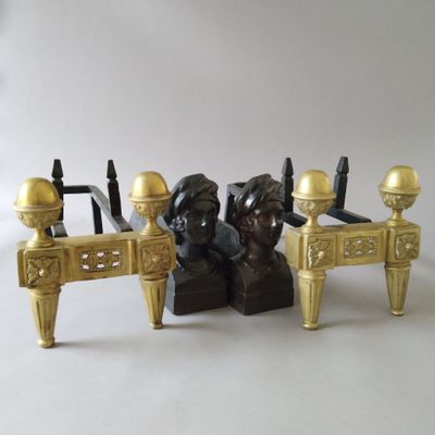 Deux paires de chenets, style Louis XVI et orientaliste - Photo 1