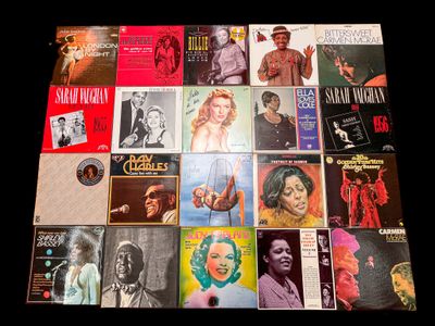 Lot de 24 disques 33 tours de jazz dans 19 albums et 1 coffr…