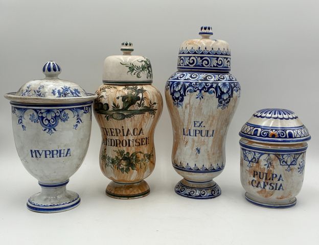 Léon WARIN à MALICORNE – 4 Pots à pharmacie « EX. LUPULI, THERIAC...