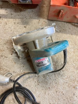 a small blower sitting on the floor next to a tool