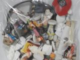 un sachet de Lego assortis dans un sac en plastique