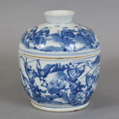 un vase bleu et blanc muni d'un couvercle orné d'une peinture