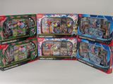 plusieurs types différents de cartes à collectionner Pokémon dans une vitrine