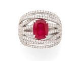 une bague en rubis et diamants