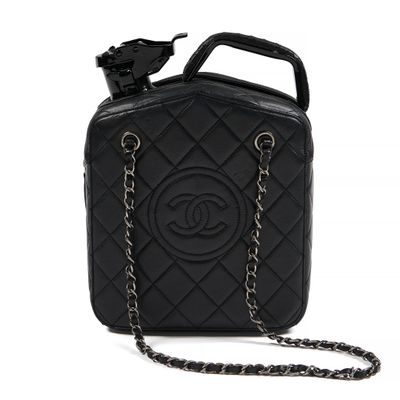 chanel black quilted shoulder bag