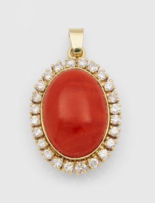 un pendentif en corail et diamants