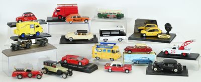 Ensemble de 17 véhicules au 1/43ème et échelles diverses sur différent