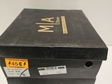 the box is empty and ready to be packed with the contents