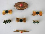 several pieces of jewelry including a broochet, a broochet, and a broochet