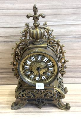 Pendule en bronze Cadran émaillé blanc h 36