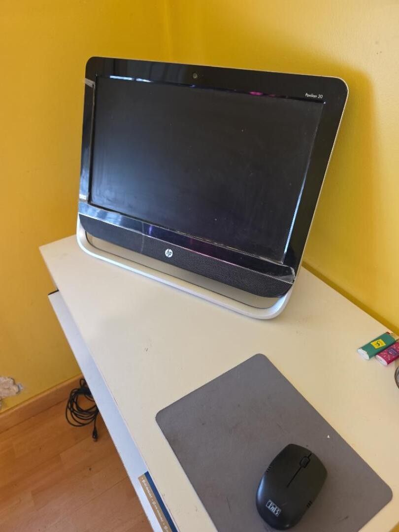 VENTE JUDICIAIRE Un ordinateur HP avec clavier, souris, une …