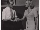 photographie en noir et blanc d'un homme et d'une femme se serrant la main