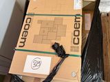 une pile de cartons posée sur un carton
