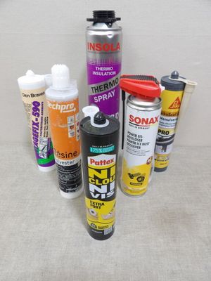 many different types of spray paint on the table