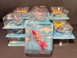 de nombreux bacs en plastique remplis de jouets de toutes sortes