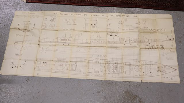 Plan de montage du chasseur de SOUS-MARINS 1944. Echelle 1/30, fa...